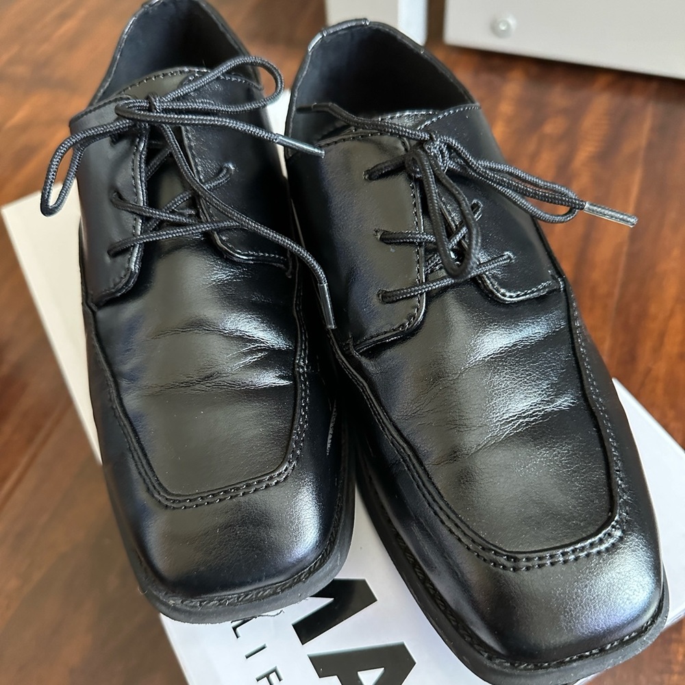 Sonoma Memory Foam Kids Dress Shoes Size 4 (big boys)